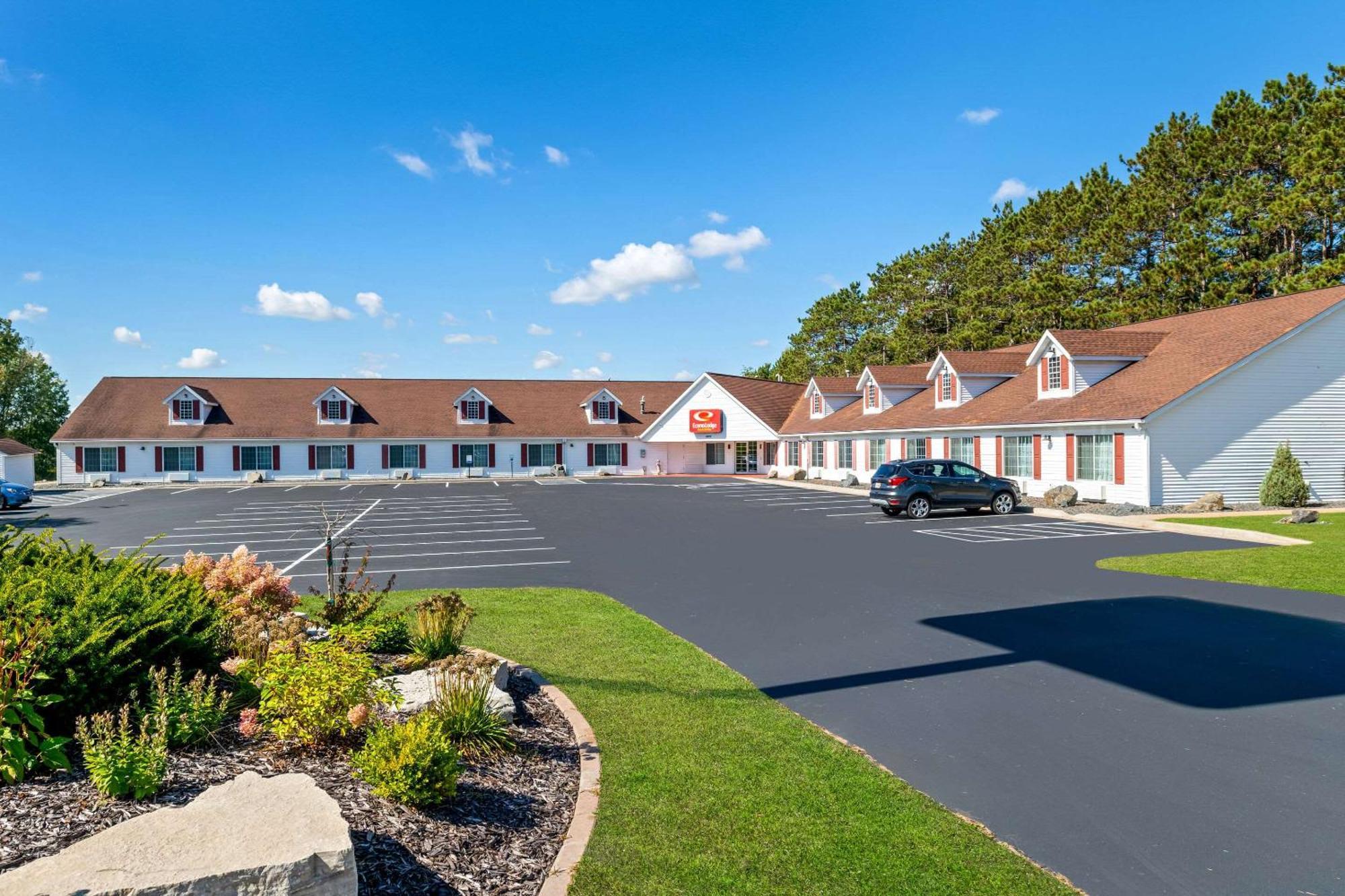Econo Lodge Inn & Suites Eau Claire Exterior photo