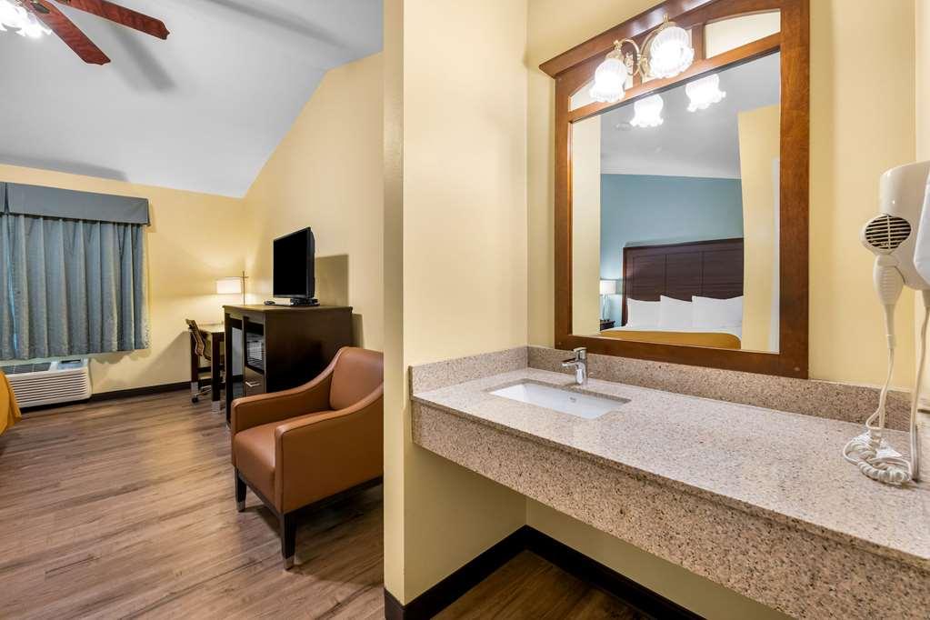 Econo Lodge Inn & Suites Eau Claire Room photo