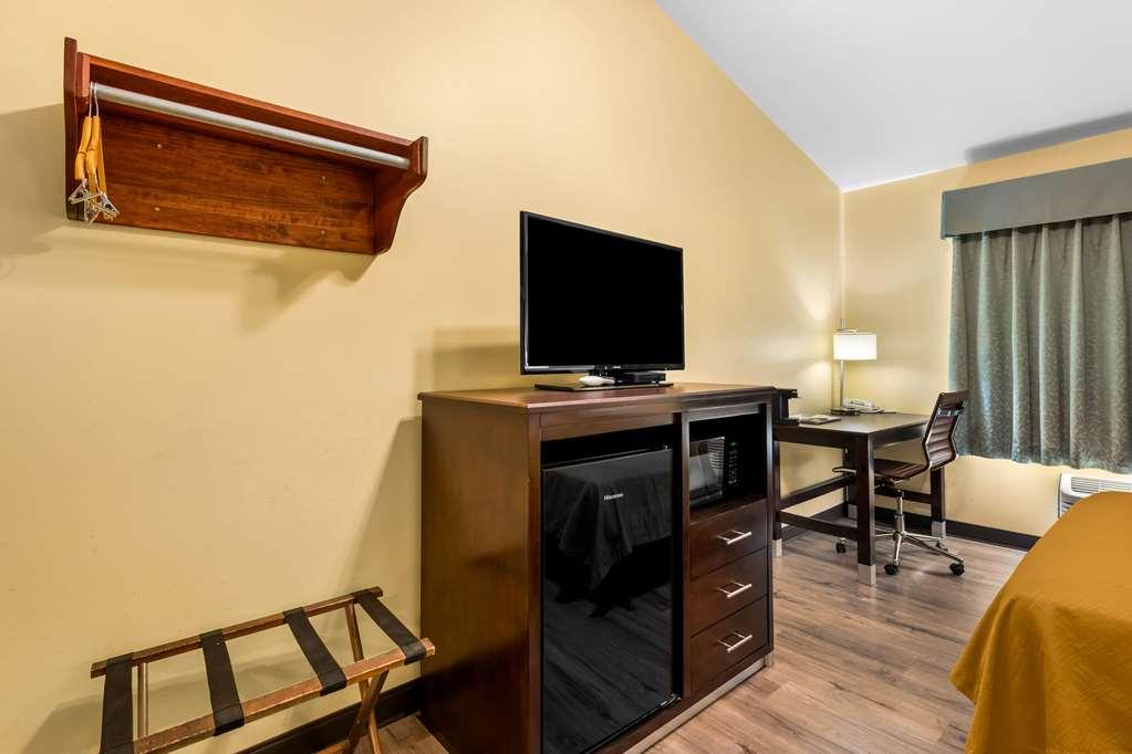 Econo Lodge Inn & Suites Eau Claire Room photo