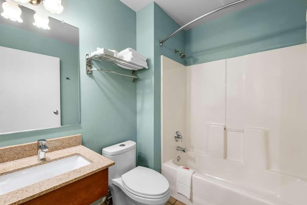 Econo Lodge Inn & Suites Eau Claire Room photo