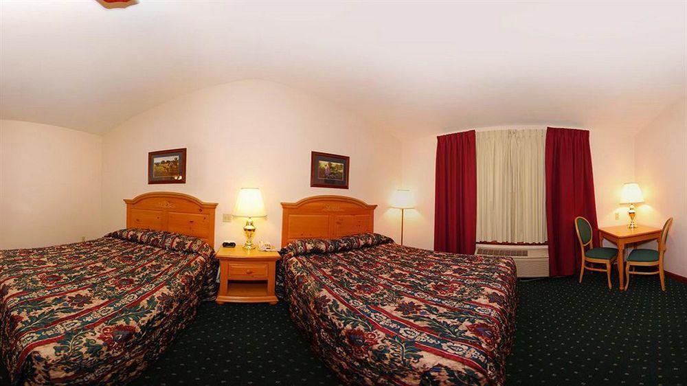Econo Lodge Inn & Suites Eau Claire Exterior photo