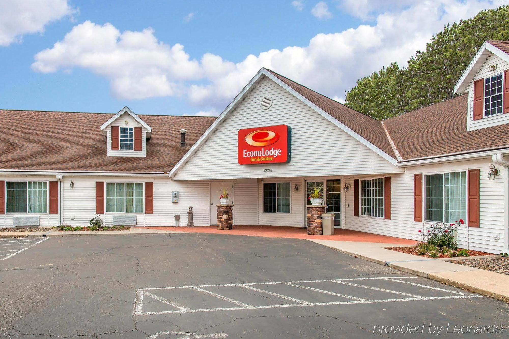 Econo Lodge Inn & Suites Eau Claire Exterior photo