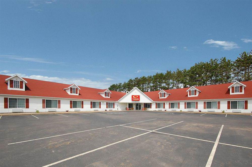 Econo Lodge Inn & Suites Eau Claire Exterior photo